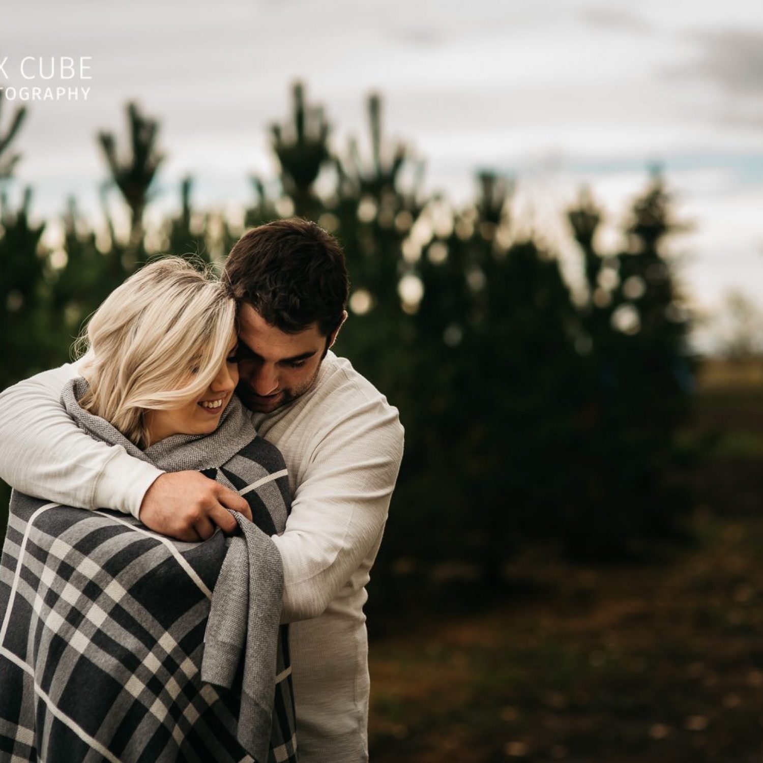 edmonton-engagement-photographers-box-cube-photography-saint-alberta-farm-tractor-travischelsey-2016-23