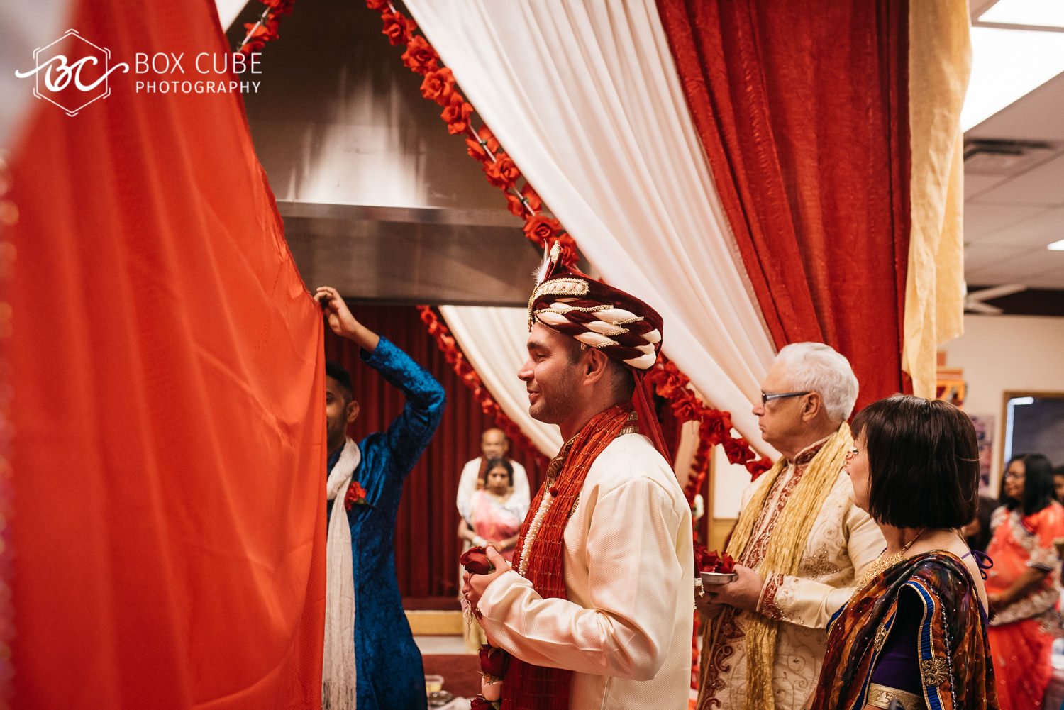 bond-wedding-at-hindu-society-of-alberta-hindu-wedding-royal-glenora-club-wedding-edmonton-wedding-photographers-box-cube-photography-2016-28