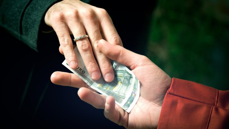 how-much-should-you-tip-your-wedding-photographer