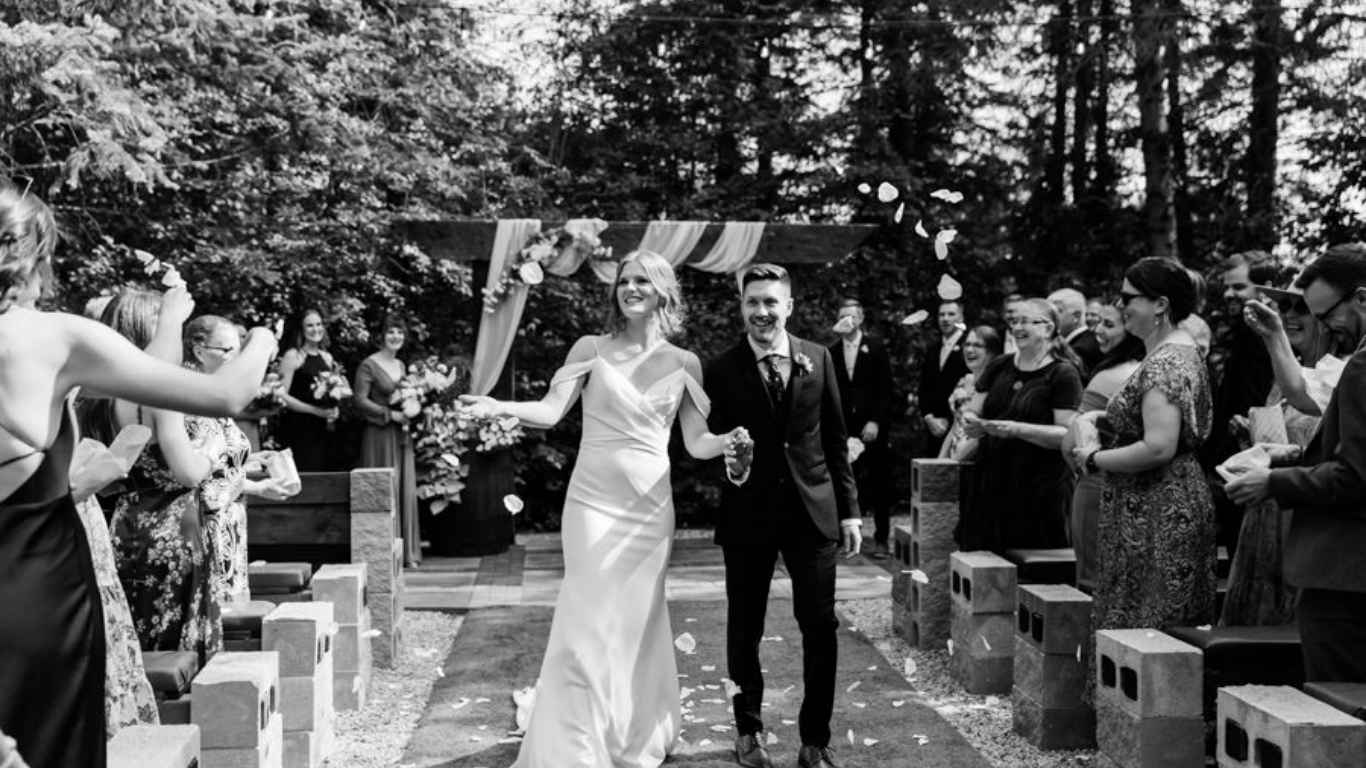 How to Get the Best Wedding Photos: A Simple Guide for Couples 