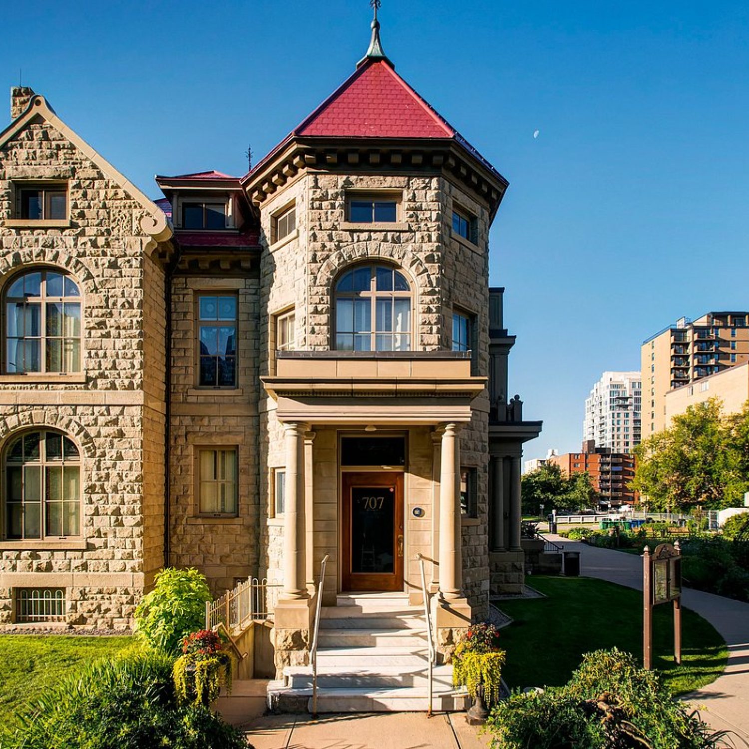Classically elegant wedding portraits photoshoot location in front of the historic sandstone Lougheed House