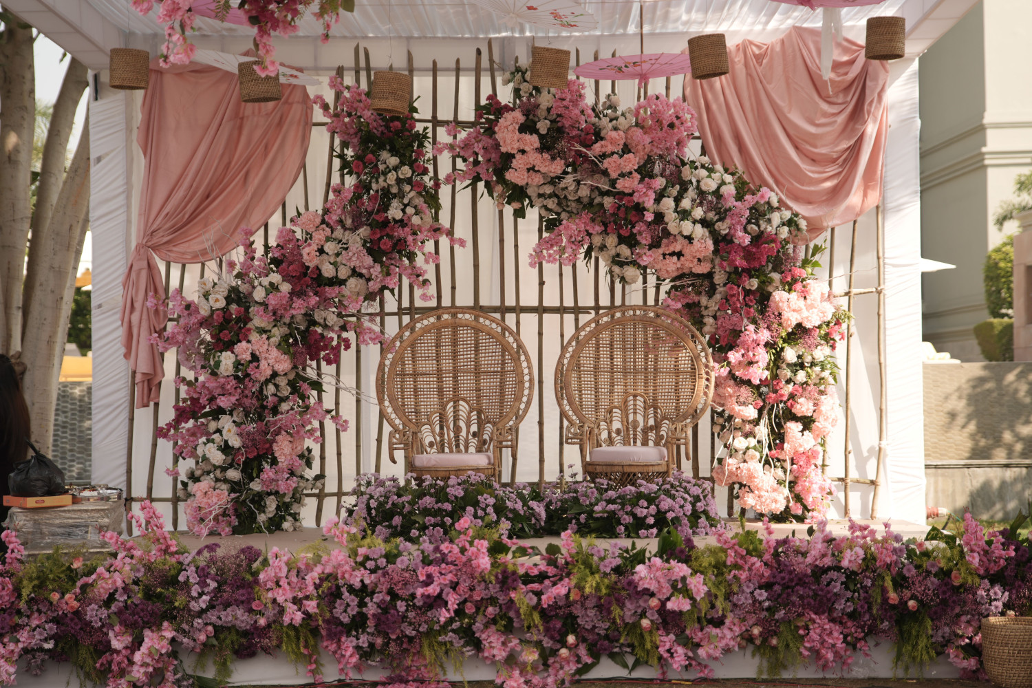 classic flower wall photo backdrop for wedding